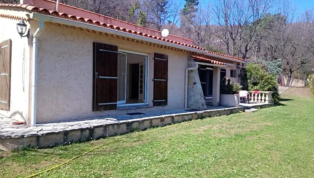 La beauté de l'arrière pays Nicois