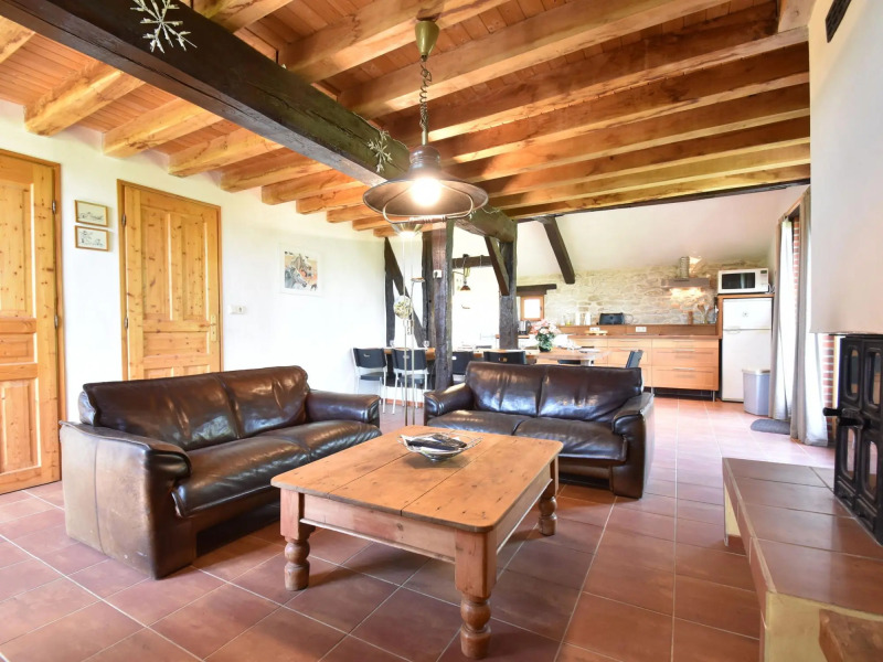 Cosy Holiday Home in Oussoy-en-Gatinais with Library