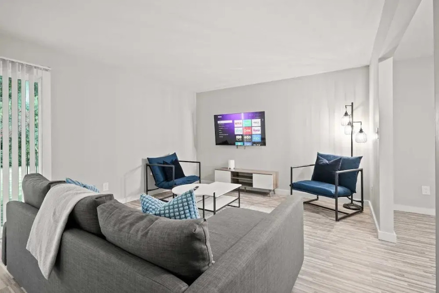 Family Friendly 2BR 2BA in the City