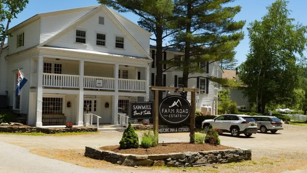 "why Not" - A Gorgeous Designer Decorated West Dover Home Located Next To Mt Snow Golf Club And Ski Mountain 5 Bedroom Home by Redawning