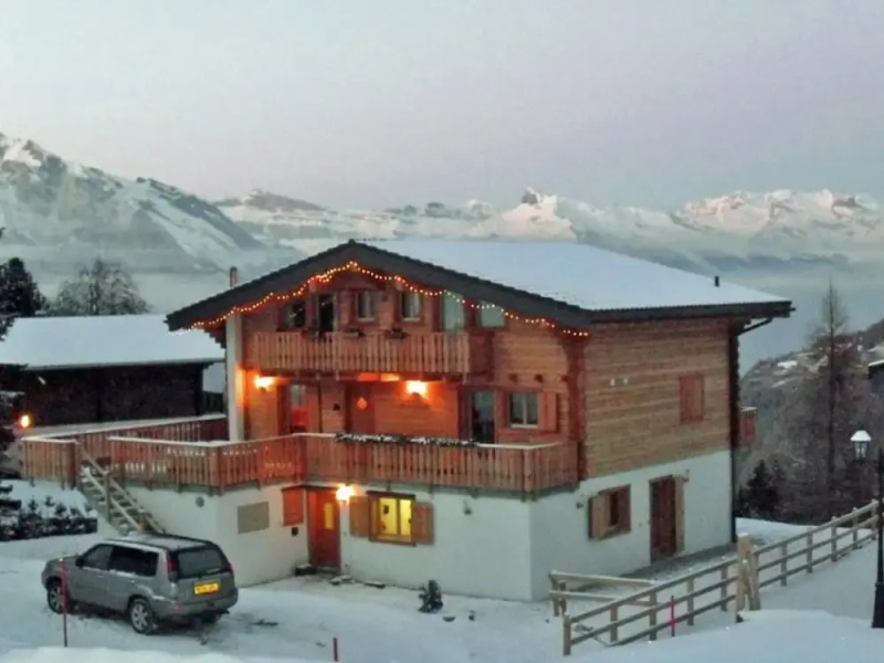 Luxury Chalet with Hot Tub in La Tzoumaz