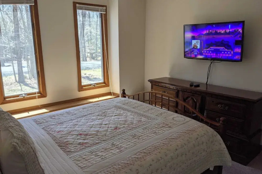 Mountain Memories by Avantstay Hot Tub Enclosed Deck, Large Yard w/ Fire Pit