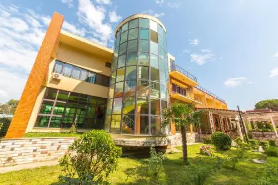 Kolaveri Resort