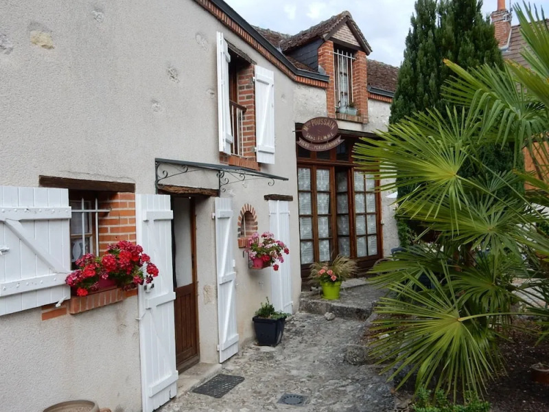 House With one Bedroom in Mer, With Enclosed Garden and Wifi