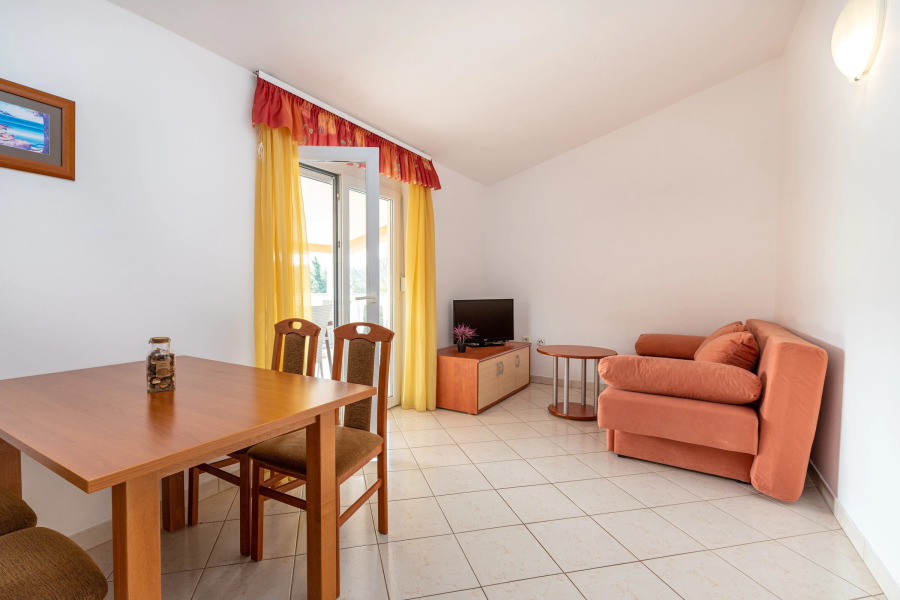 Pool Apartment Suzi 12