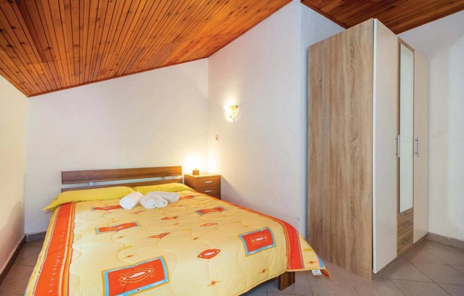 Stunning Home in Cesarica With Wifi and 3 Bedrooms