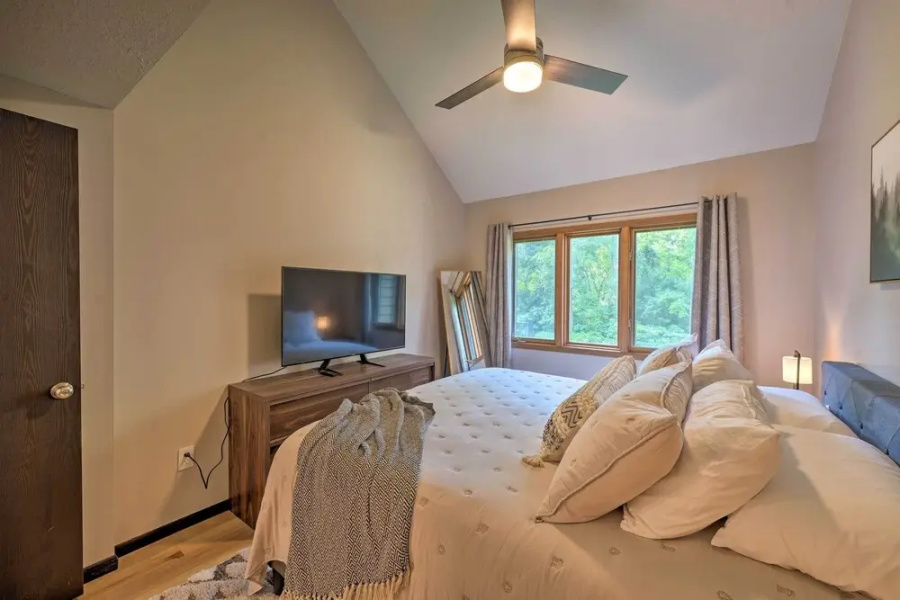 Family-friendly Galena Townhome w/ Community Pools