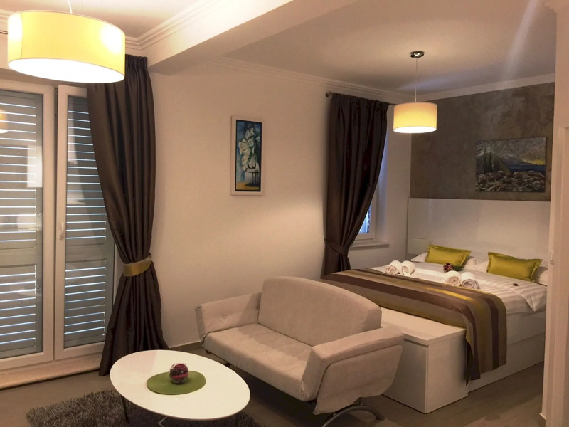 Boutique Pine Tree apartments