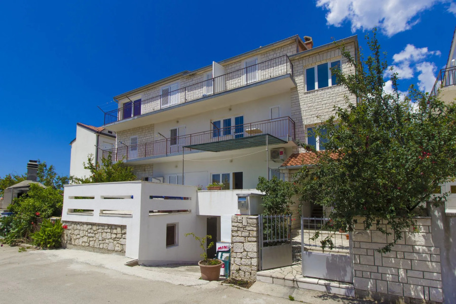 Apartment Vince - free parking: A2 plavi Primosten, Riviera Sibenik