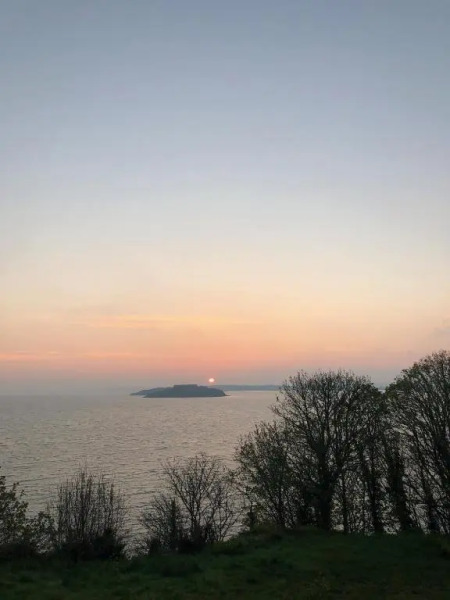 Roscanvel: Duplex dans maison vue mer