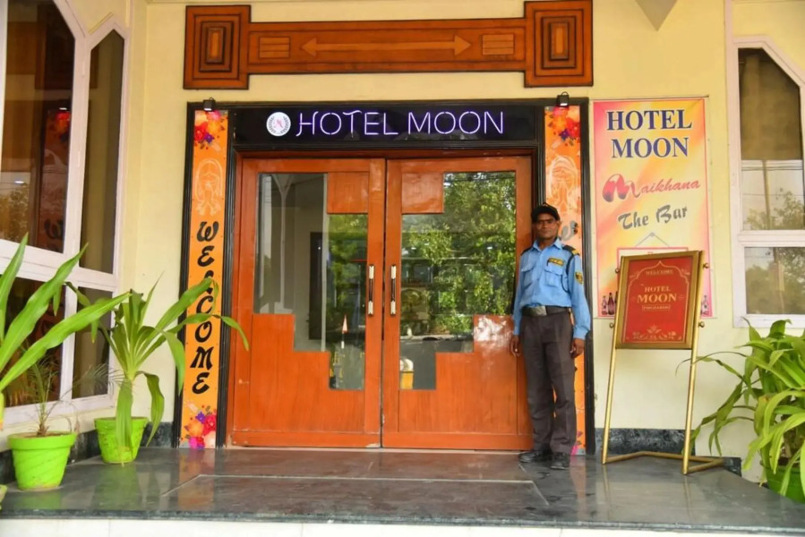 Hotel Moon