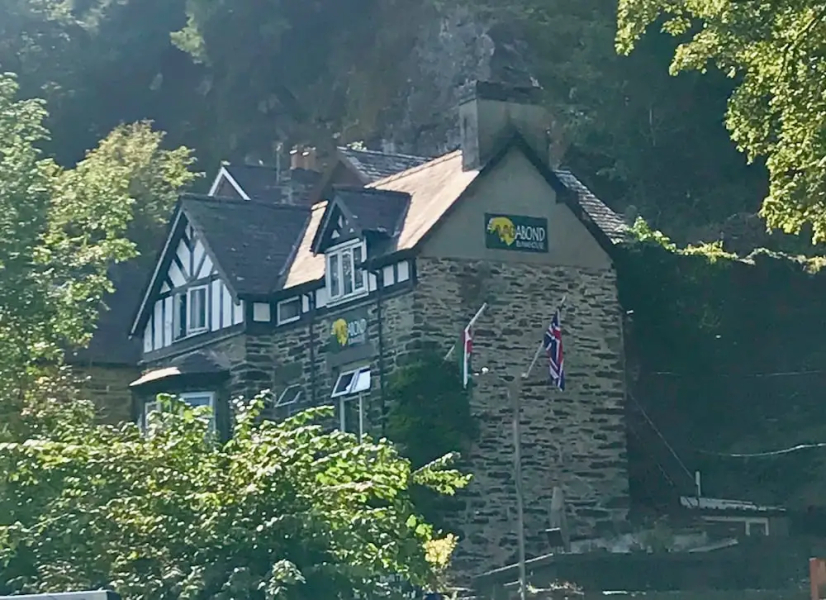 The Vagabond Bunkhouse & Pizzaria - Hostel