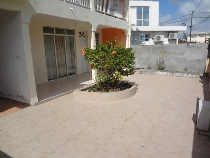 Maison de 3 chambres avec terrasse amenagee et wifi a Port Louis
