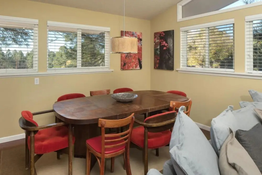 Artsy, Downtown Treehouse