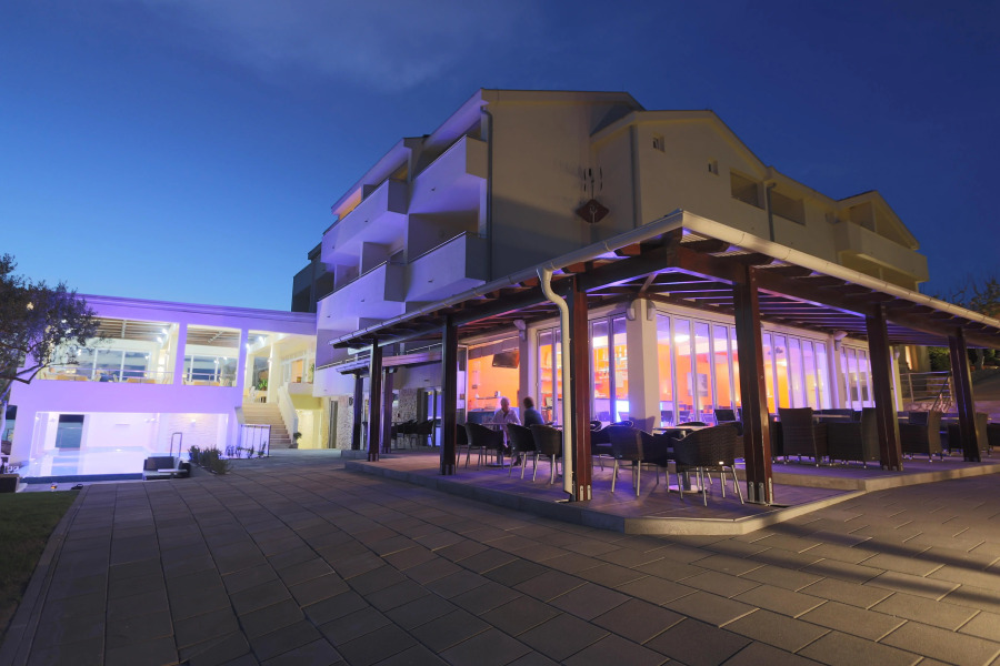 Hotel and Apartments Vila 4m