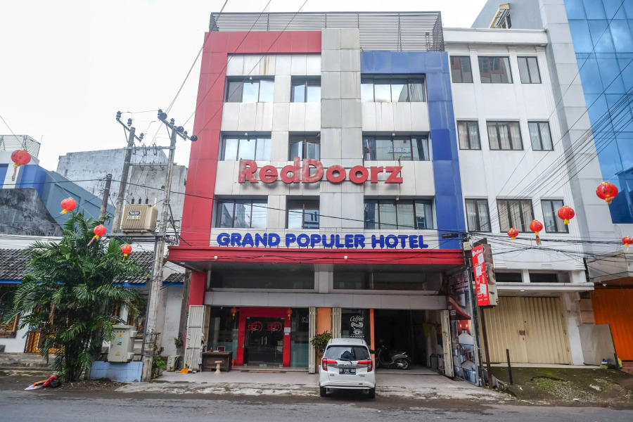 RedDoorz Plus @ Grand Populer Hotel