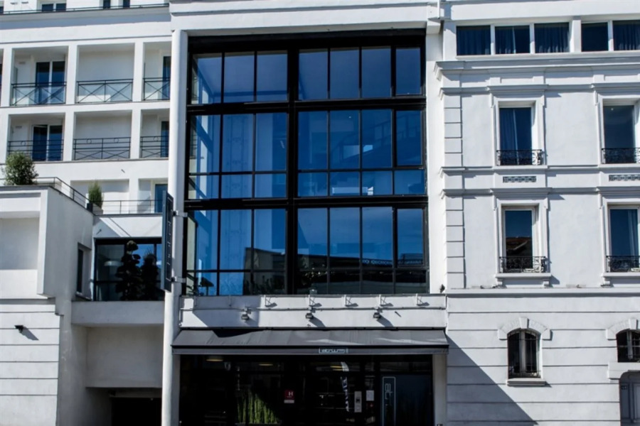 Hotel Atrium by HappyCulture