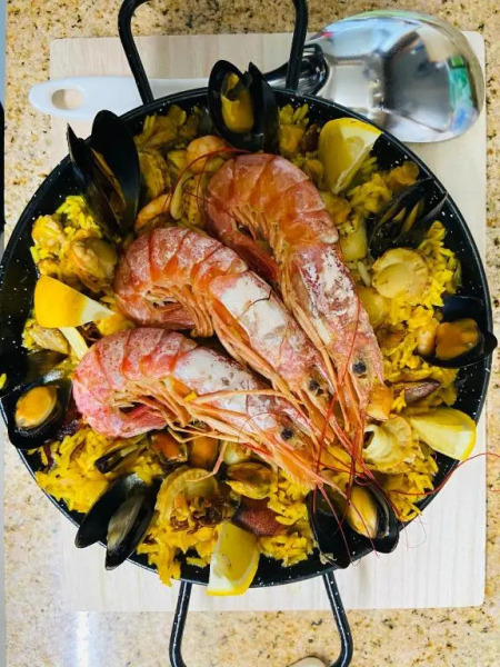 Okiya Guest House & Tapas Bar