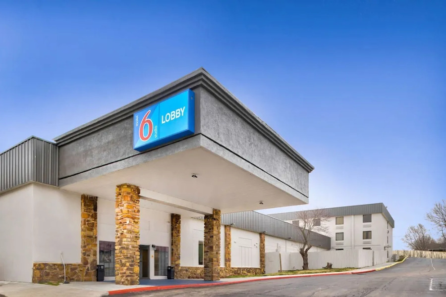Days Inn & Suites Bartlesville