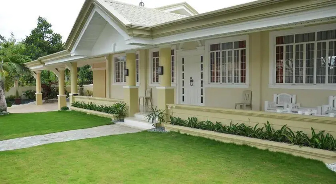 5-Bedroom Home in Ecoland