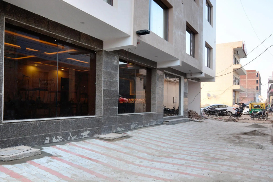 OYO 27061 Hotel Magnum