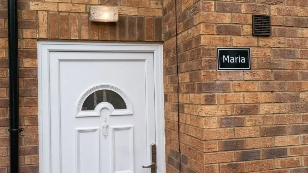 5 Bedroom Guesthouse in Quiet Cul-de-sac location.