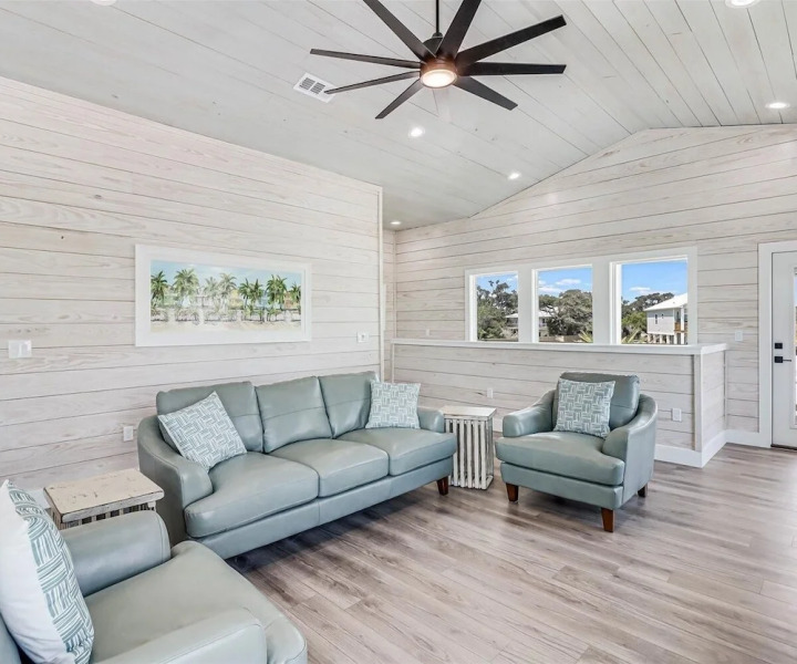 Sunshine And Flip Flops Sp114 4 Bedroom Home by RedAwning