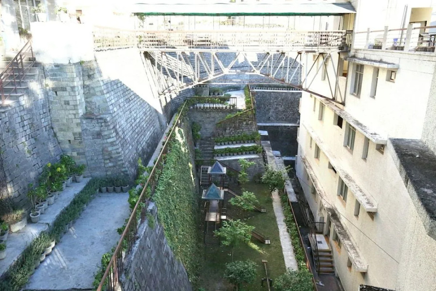 OYO 10976 Home Cheerful 2BHK Scenic Barog