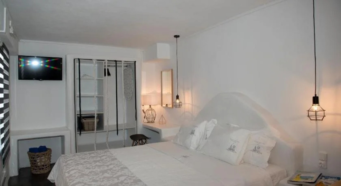 Anixi Lounge Suites - Adults Only