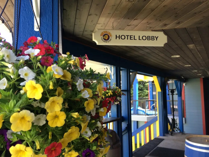 The Bulldog Hotel Silver Star