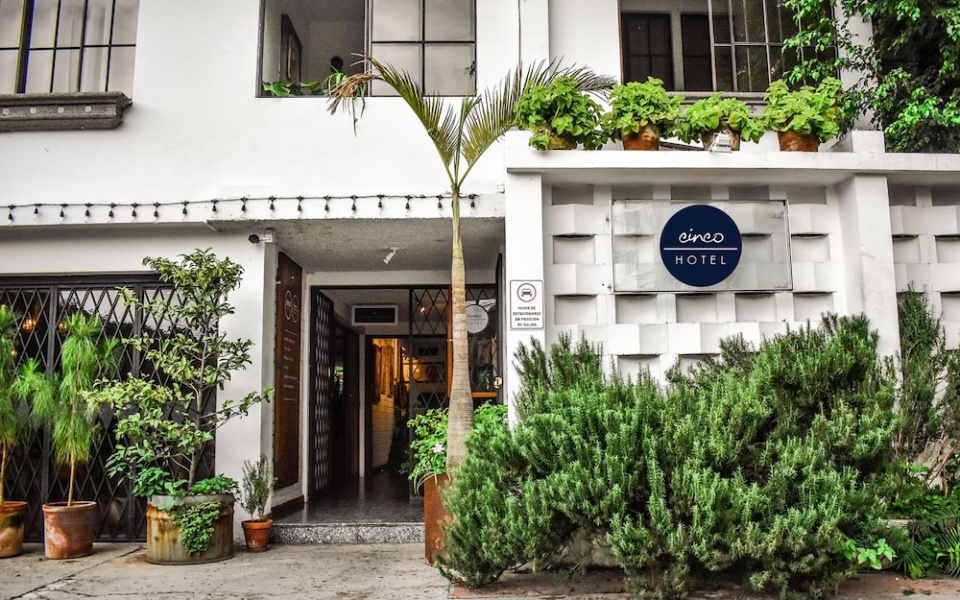 Cinco Hotel