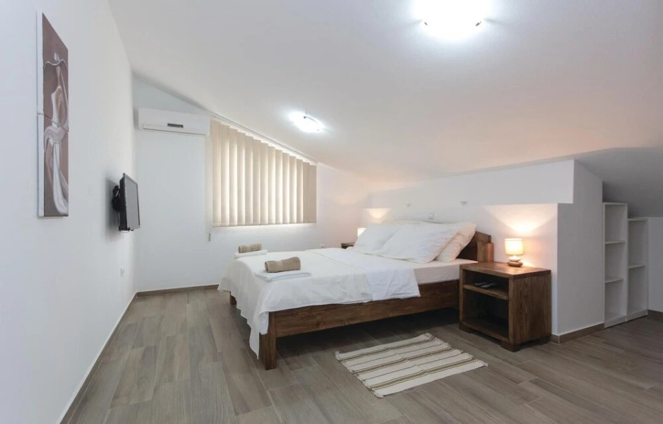 Beautiful Home in Marcana With Wifi and 4 Bedrooms