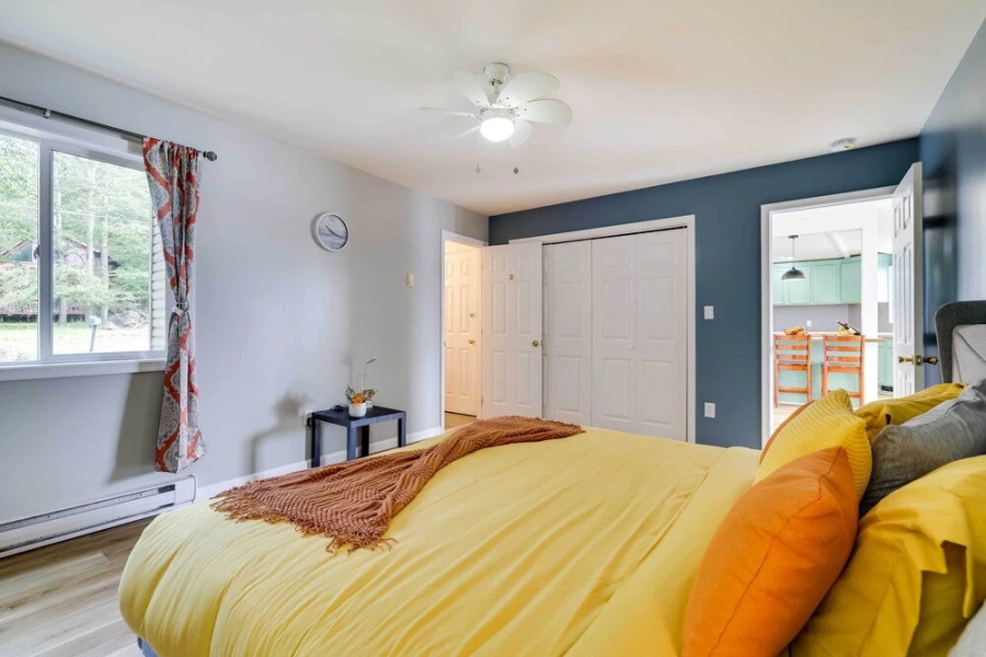 Stunning Tobyhanna Home w/ Lake Access + Kayaks!