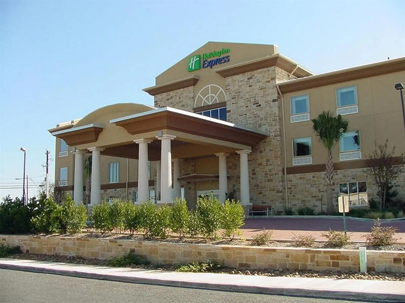 Holiday Inn Express & Suites Fredericksburg by IHG