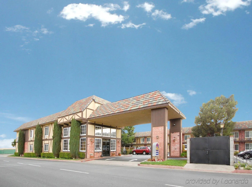 Studio 6 Corona, CA - West