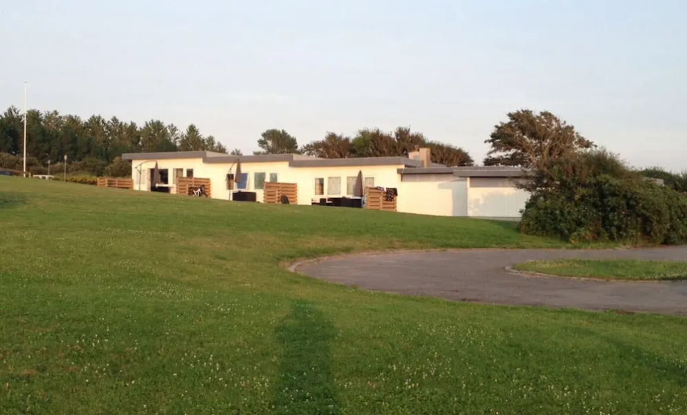 Beachfront Apartment D, 2 Bedrooms, Free Parking