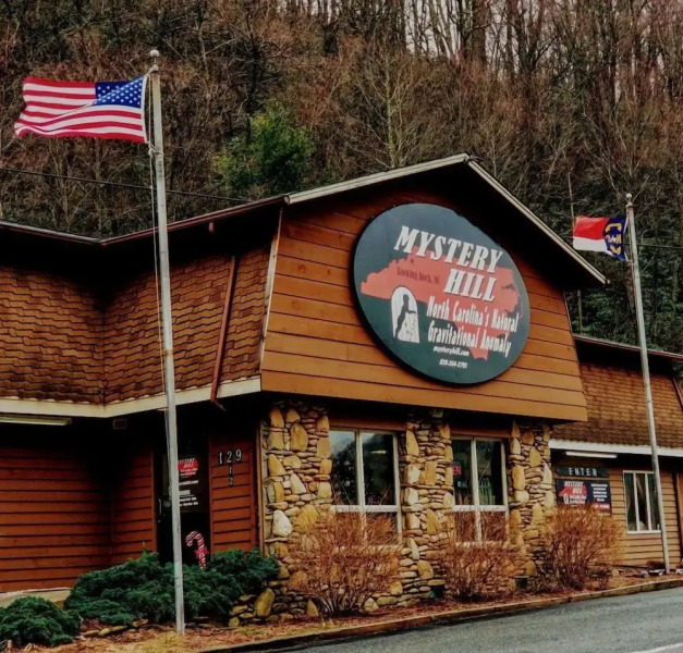 Mountainaire Inn and Log Cabins