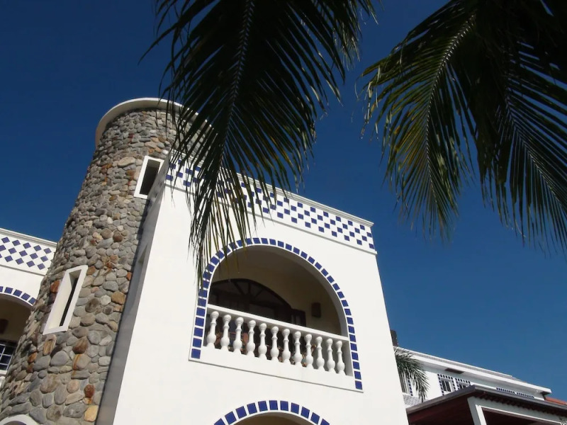 Squares Beachfront Apartments