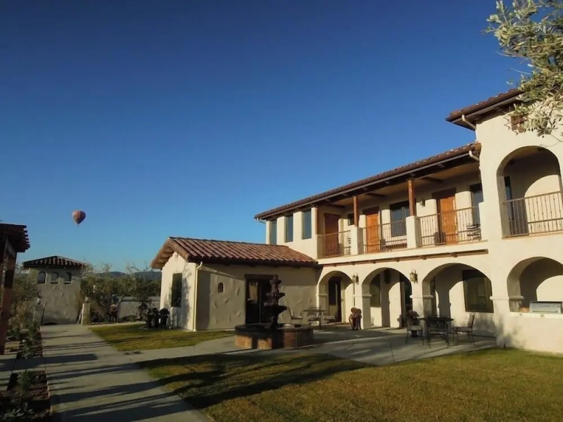Croad Vineyards - The Inn