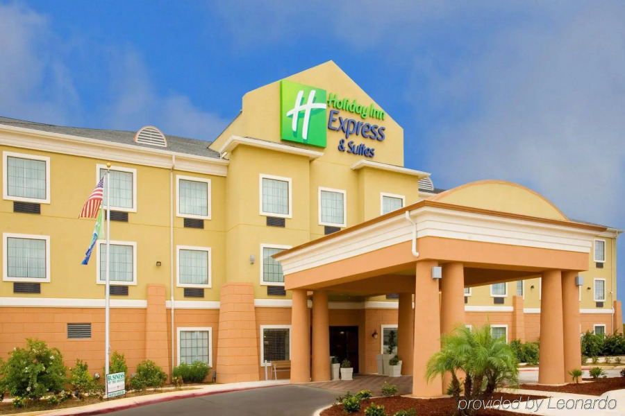 Holiday Inn Express Jourdanton - Pleasanton by IHG