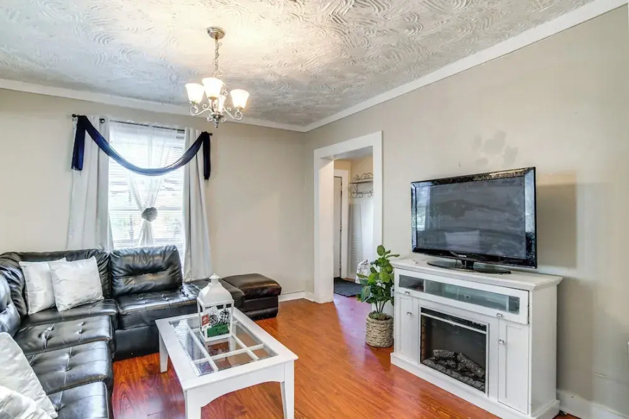 1 Mi to Dtwn: 'the Rossi House' in Des Moines!