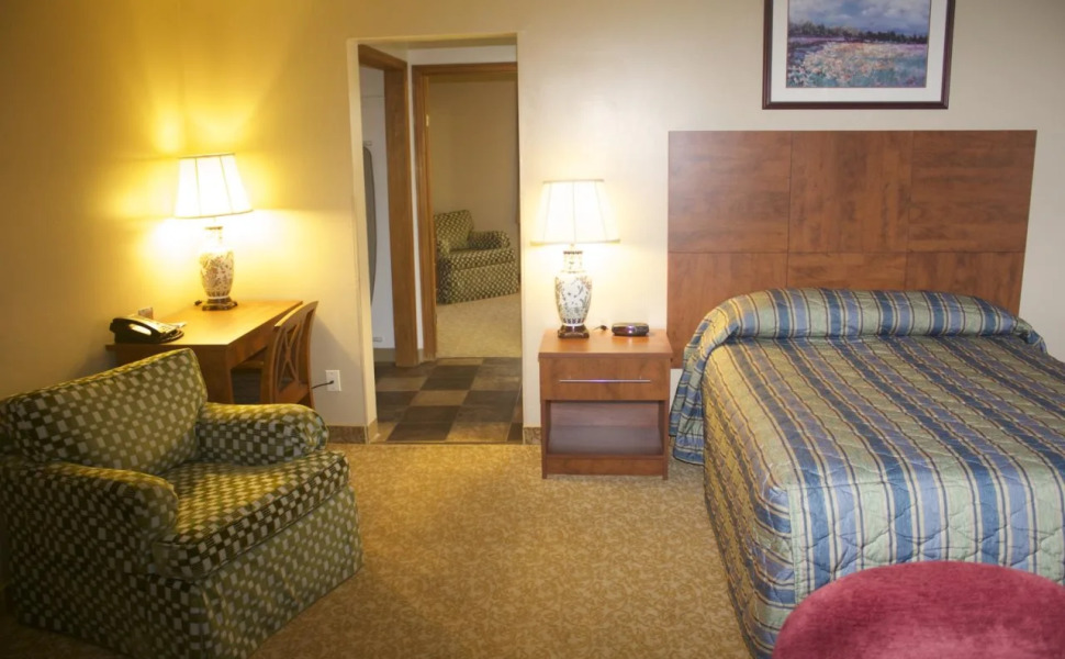 Moonlight Inn and Suites