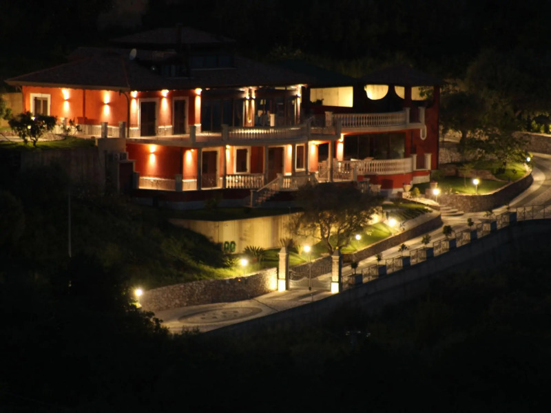 Divine Holiday Home in Giosa Marea with Sauna and Jacuzzi