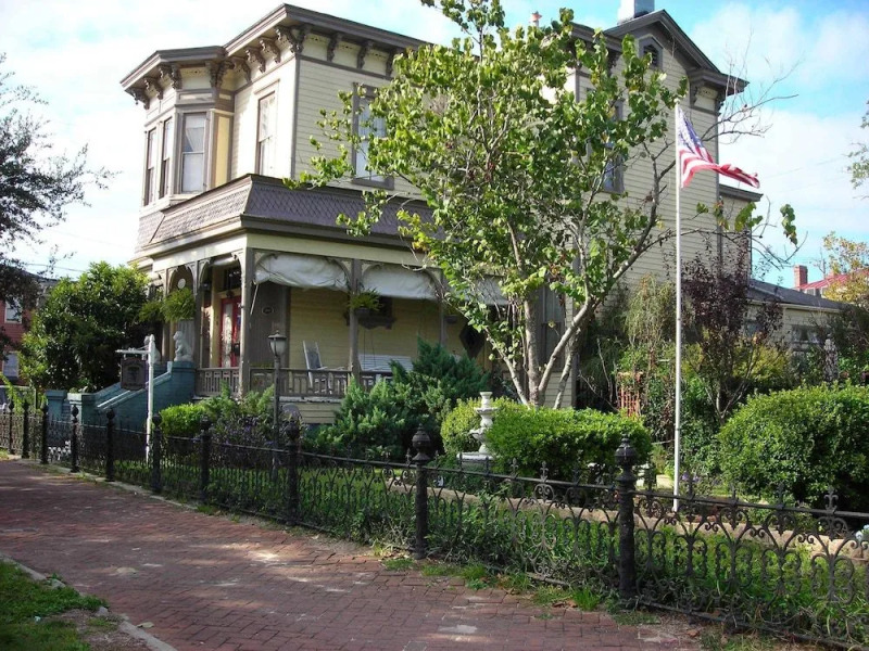 Roussell's Garden Bed & Breakfast