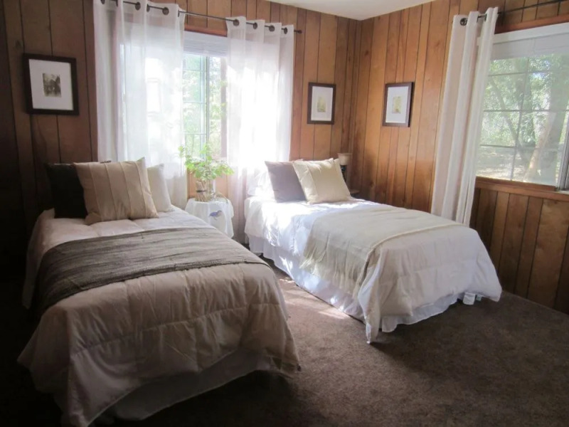 The Red Rooster Lodge