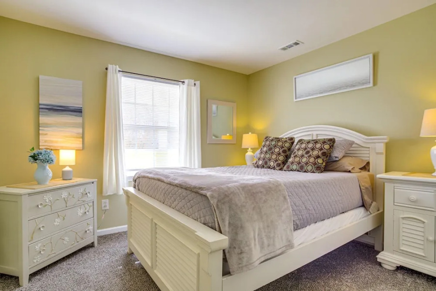 3 Mi to Savannah Beach: Lewes Condo w/ Pool Access