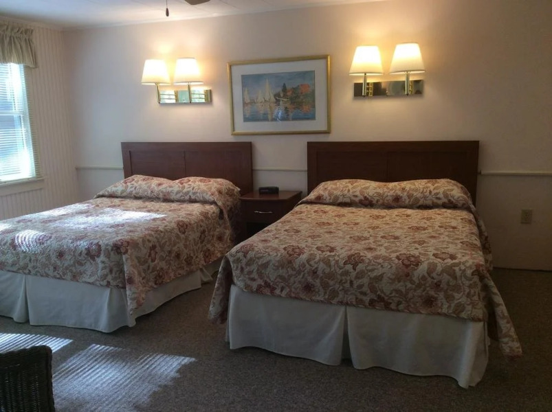 Midway Motel and Cottages