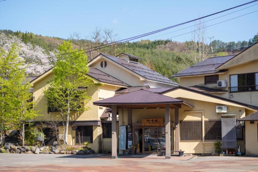 Biyu Bishokuno Hanareyado Kajikaso