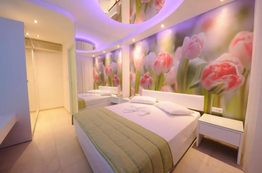 Louloudis Fresh Studios