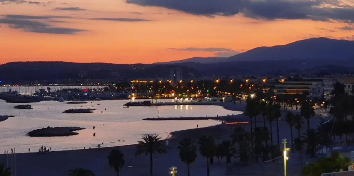 Superbe appartement plage SAINT-LAURENT DU VAR